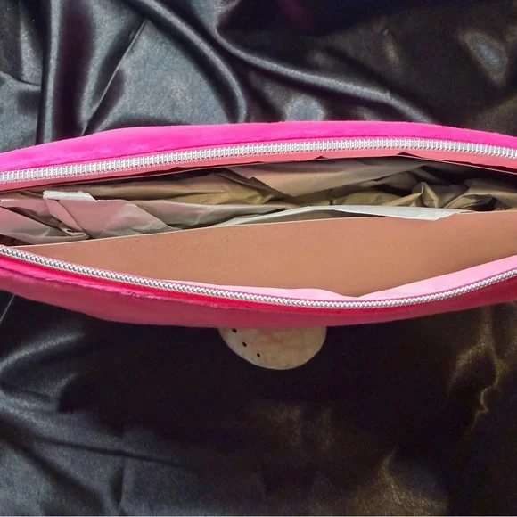 NWT Juicy Couture Make Up bag. Bright pink with Juicy bling on one side. - Picture 6 of 6